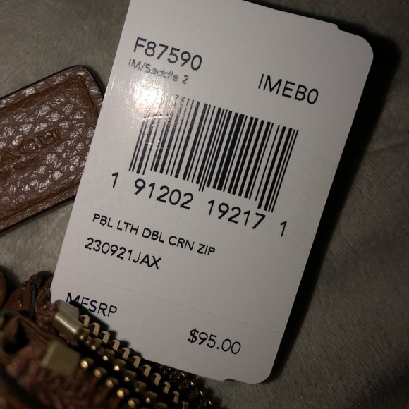 Coach small wristlet, never worn. Tags on it - Picture 6 of 6